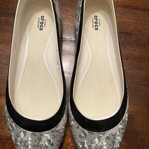 CROCS Women's Black and White Patterned Flats